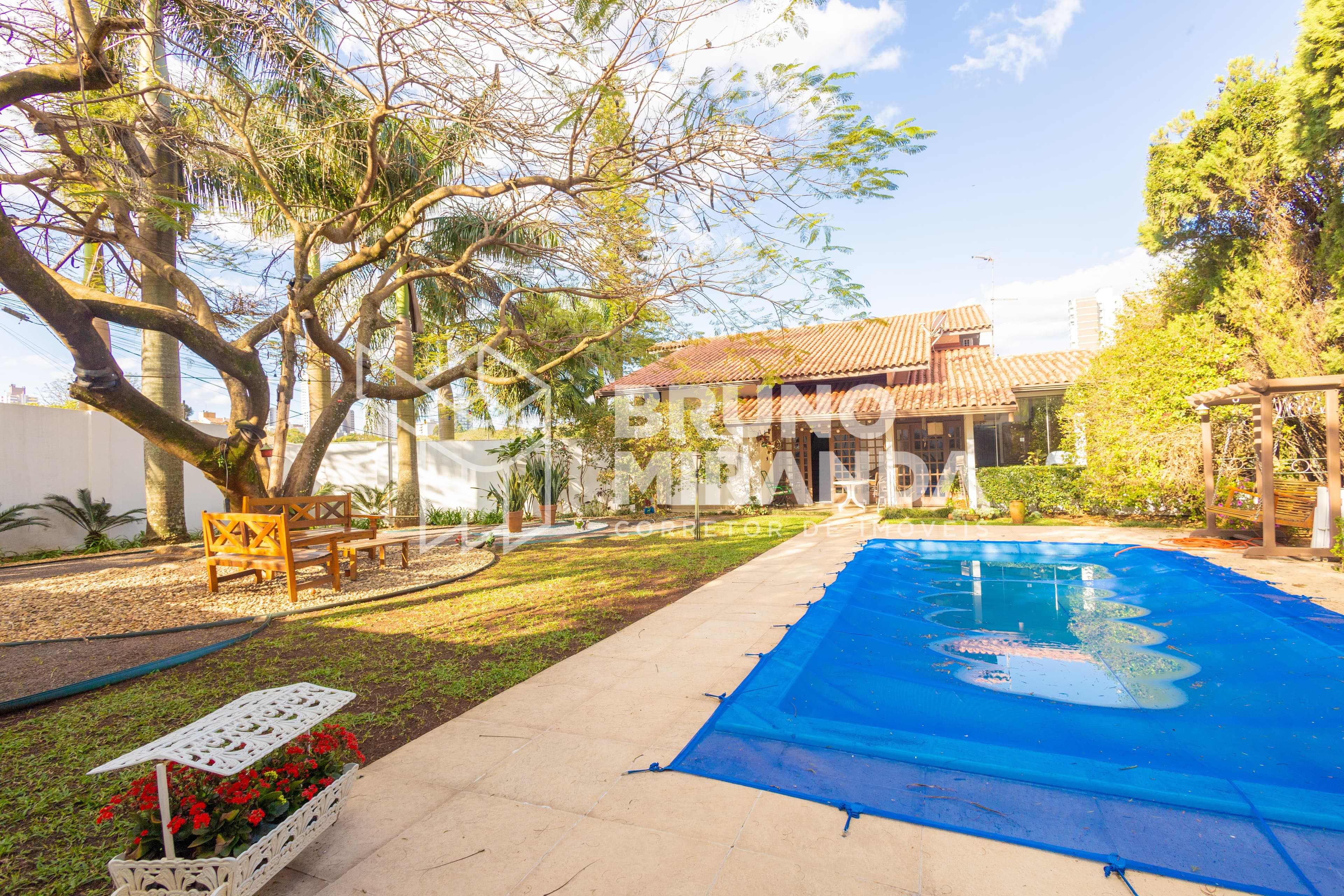 Casa para venda, com 5 dormitórios - Ciro Nardi, Cascavel